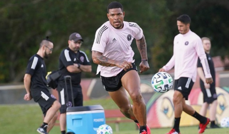 Román Torres en los entrenamientos con su equipo de Miami.