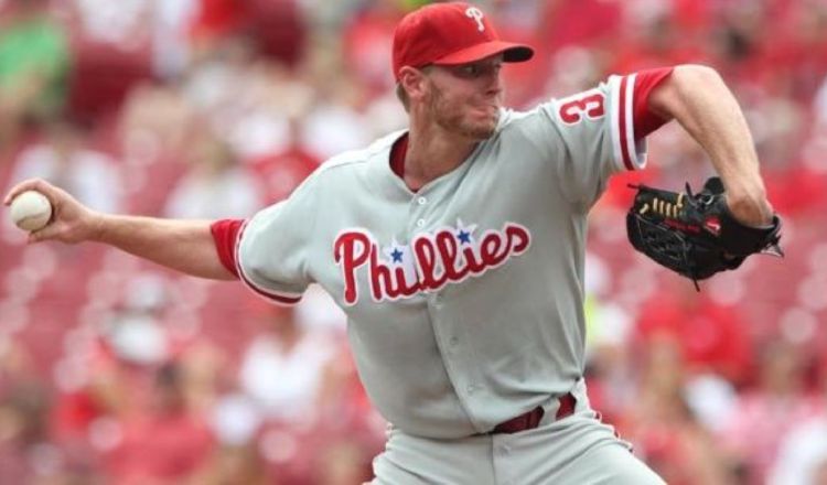 Roy Halladay jugó para los Filis de Filadelfia. EFE