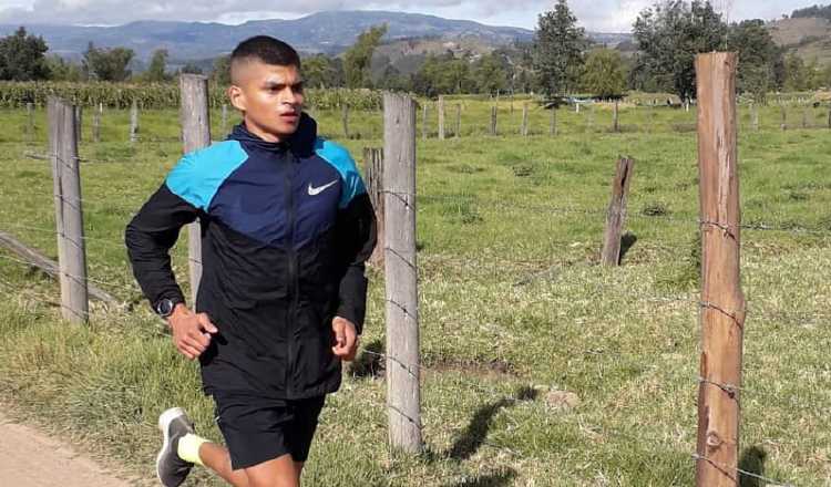 El corredor panameño Edwin Rodríguez, estuvo entrenando en Paipa, Colombia buscando su mejor forma física en la altura. Cortesía