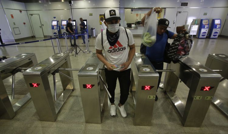 El flujo de pasajeros por las dos líneas del Metro de Panamá se ha reducido drásticamente. 