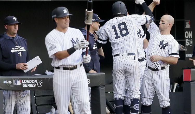 Jugadores de los Yanquis festejando durante un partido de las Grandes Ligas. Foto:AP