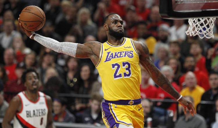 LeBron James de los Lakers. Foto:EFE