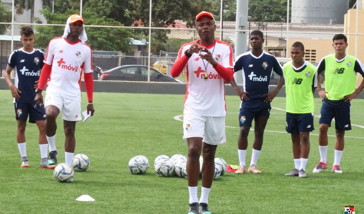 La Sub-20 se encontraba dirigida por el técnico Julio Dely Valdés. Foto:Fepafut