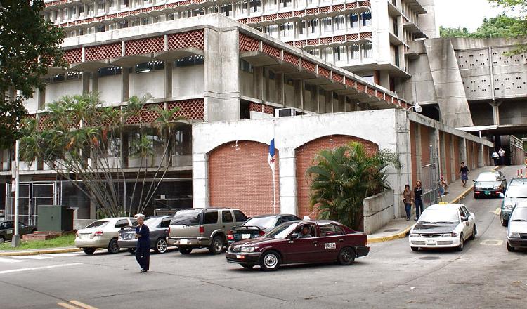 Solo en el Instituto Oncológico Nacional son referidos por año tres mil nuevos casos de cáncer. Archivo.