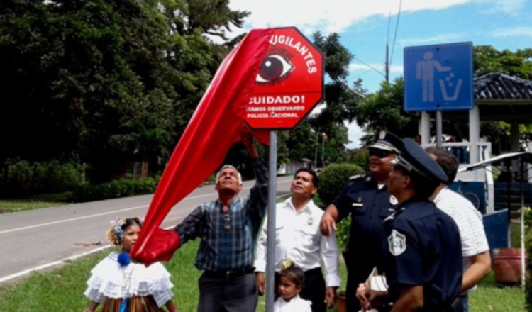 Las comunidades cooperan activamente con la Policía. 