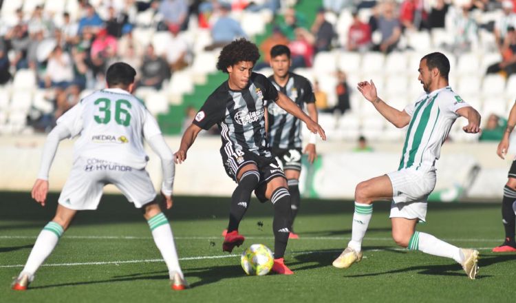 Adalberto 'Coco' Carrasquilla (cent.) Foto: @FCCartagena_efes