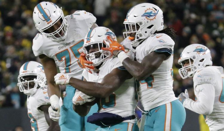 Los Miami Dolphins son optimistas que habrá temporada de NFL. Foto:AP