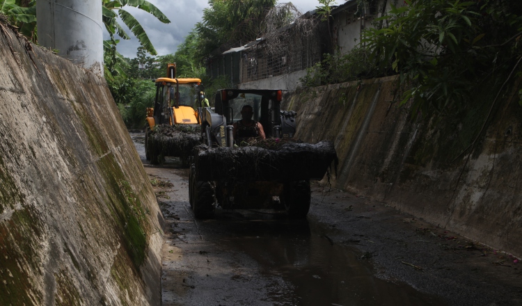 Operativo realizado en el área de Chanis y Villa Lorena.  Foto Víctor Arosemena