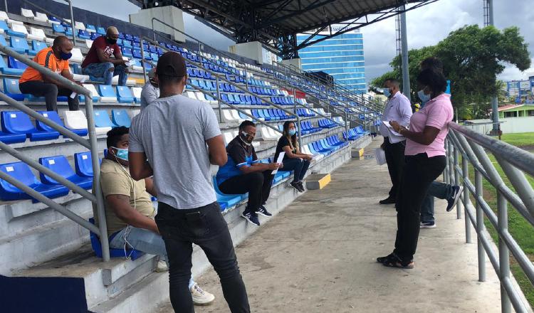 Reunión de los dirigentes de equipos en el estadio Armando Dely. Foto: Diomedes Sánchez S