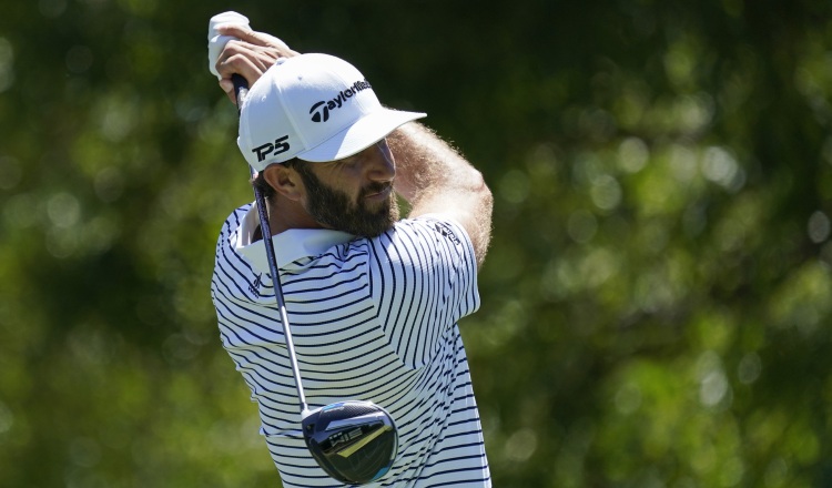 Dustin Johnson en su ensayos en la cancha. Foto:AP