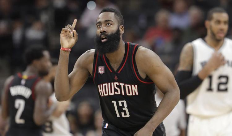 James Harden de los Rockets de Houston. 