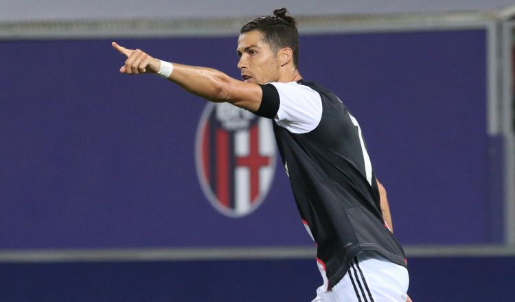 Cristiano Ronaldo festeja su gol. Foto:EFE