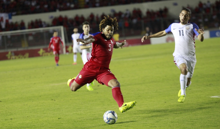 El capitán panameño Román Torres en un partido eliminatorio. Foto: Anayansi Gamez