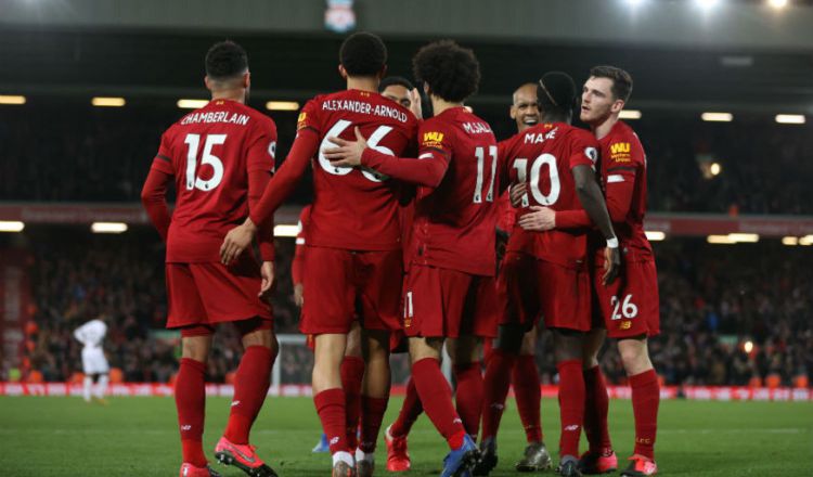 Jugadores del Liverpool festejan. Foto: Twitter