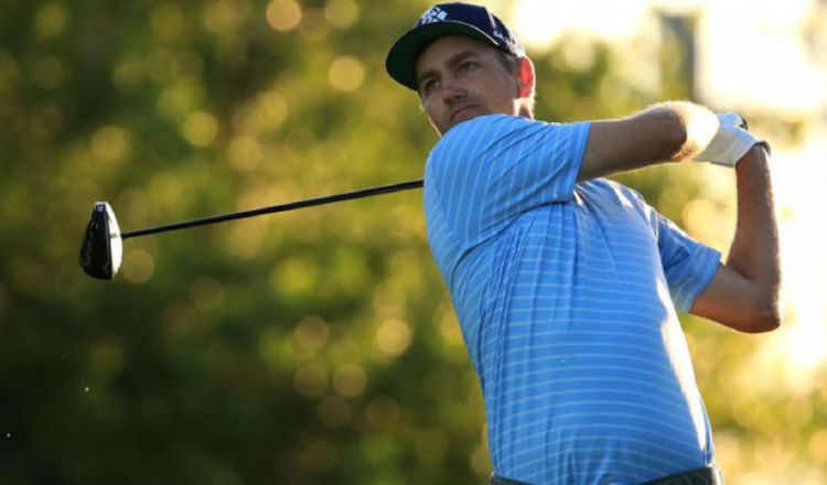 El estadounidense Brendon Todd es el nuevo líder del torneo Travelers Championship del PGA Tour. Foto: EFE