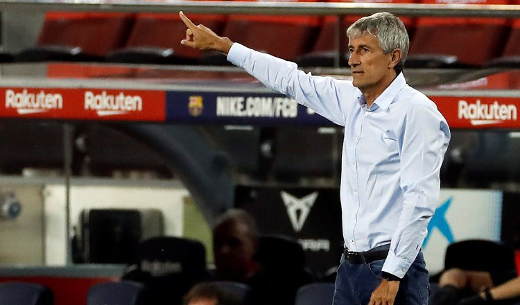 El técnico del FC Barcelona, Quique Setién. Foto:EFE