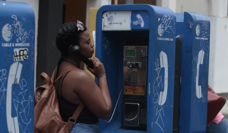 Teléfonos públicos son vandalizados con frecuencia. 