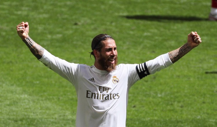 El defensa y capitán del Real Madrid, Sergio Ramos, celebra la victoria ante el Athletic de Bilbao. Foto:EFE