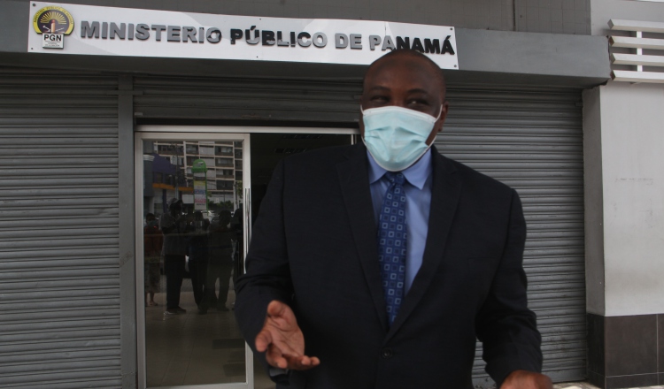 El abogado Jarvis presenta denuncia ante Fiscalía Anticorrupción.
