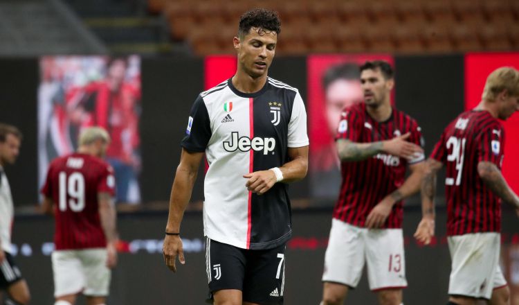Cristiano Ronaldo lamenta la derrota de la Juventus. Foto:EFE