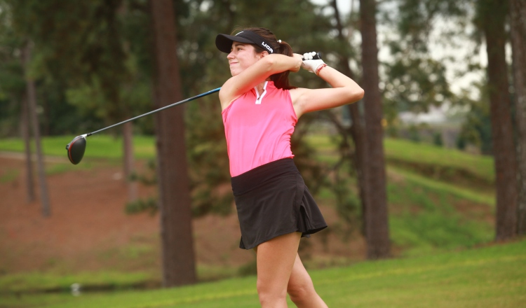 Carla Álvarez es una de las jugadoras juniors más  destacadas del golf panameño. Anayansi Gamez