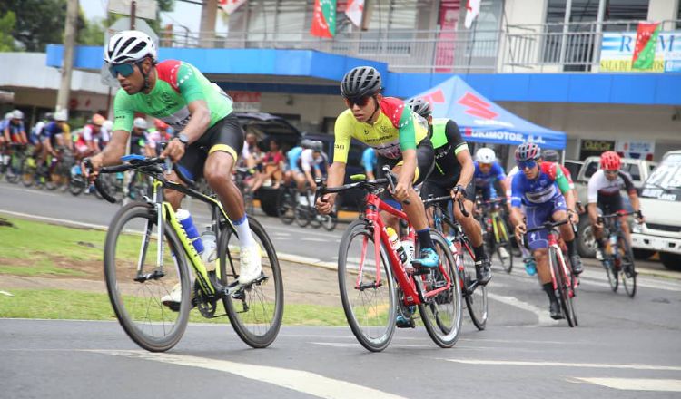 Franklin Archibold, ganador de la pasada vuelta a Chiriquí con la camiseta amarilla. Foto: EFE