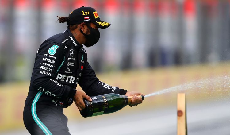 Lewis Hamilton puede empatar esta campaña los siete campeonatos de Fórmula Uno que ganó el alemán Michael Schumacher. EFE