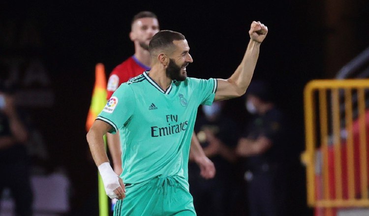 El delantero francés Karim Benzema del Real Madrid festeja su gol. Foto:EFE