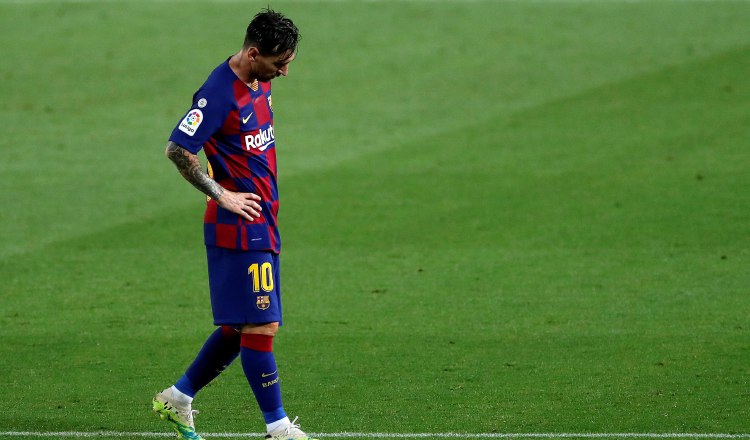 El capitán Leo Messi del Barcelona lamenta la mala temporada de su equipo. Foto:EFE