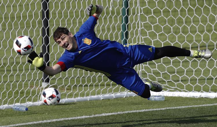 El portero Iker Casillas anunció su retirada del fútbol. Foto:EFE