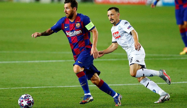 Messi  del Barcelona ¿ (izq.) conduce el balón. Foto:EFE