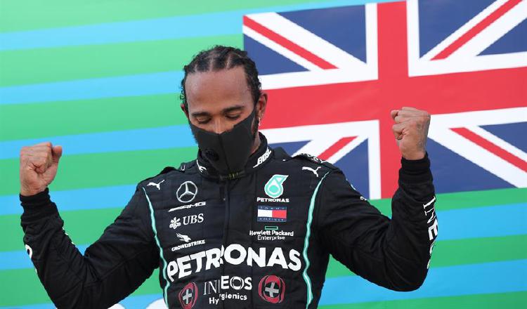 Piloto ganador de la Fórmula Uno, el británico Lewis Hamilton