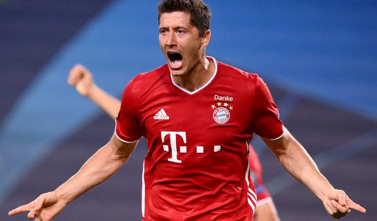 Robert Lewandowski festeja su gol ante el Bayern Munich. Foto:EFE