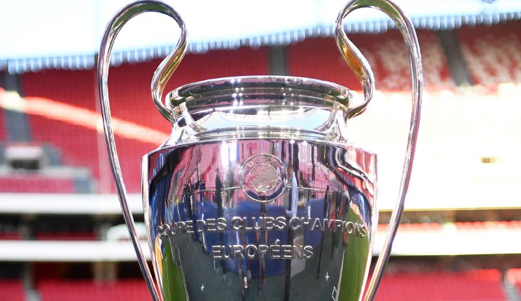 'La Orejona' el trofeo de la Champions League. Foto:EFE