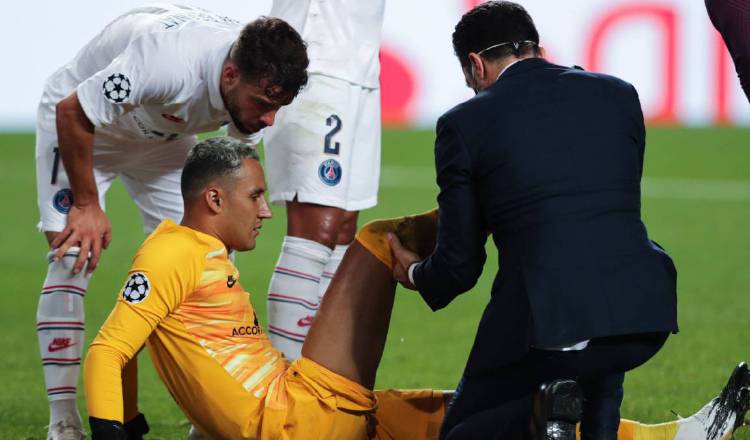 El portero Keylor Navas que se lesionó en los cuarto de final de la Champions, entrenó con normalidad ayer con el PSG. Foto:EFE