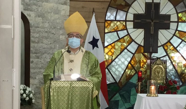 Monseñor José Domingo Ulloa, arzobispo de Panamá. 