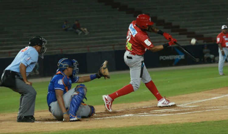 El béisbol mayor podría iniciar el 9 octubre. Foto:Anayansi Gamez