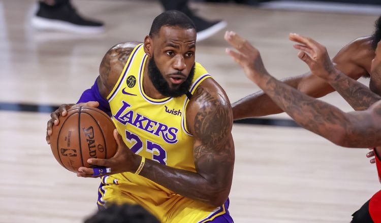 LeBron James de los Lakers. Foto:EFE