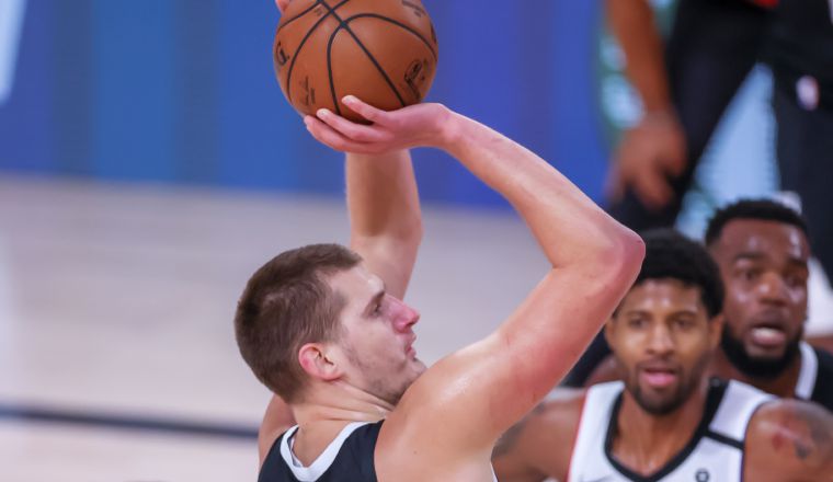 Nikola Jokic (15),  Nuggets de Denver.  Foto:EFE