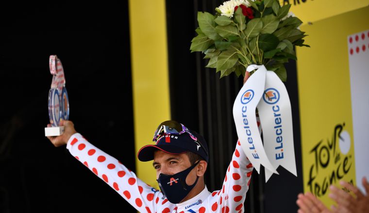 4-  Richard Carapaz de Ecuador con la camiseta del mejor escalador del Tour 