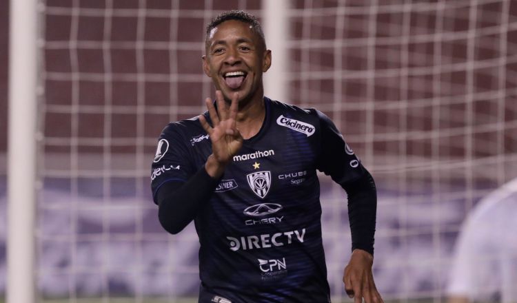 El panameño Gabriel 'Gaby' Torres festeja su gol ante Flamengo. Foto: EFE