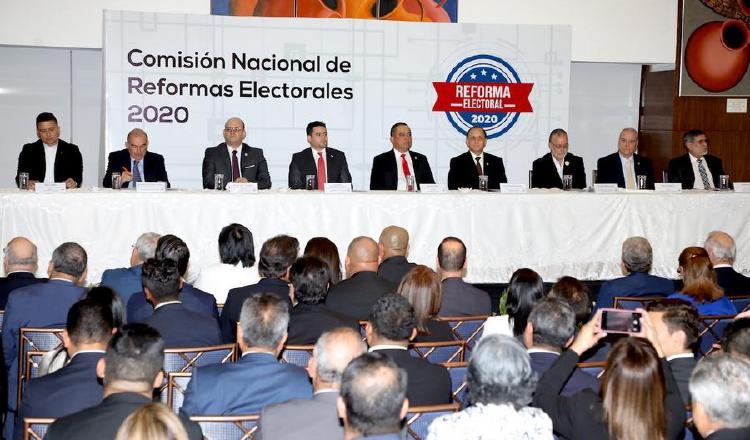 La Comisión de Reformas Electorales está compuesta por una docena de organizaciones, incluyendo los partidos políticos.
