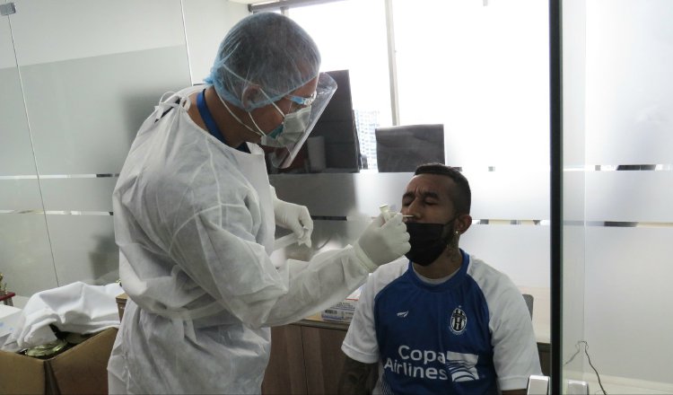Marcos Sánchez del Sporting San Miguelito en su prueba médica. @sportingsmfc