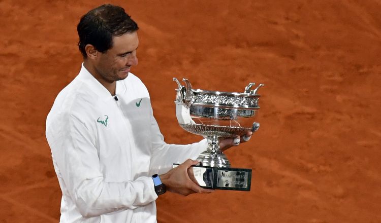 Rafael Nadal festeja su triunfo en el Roland Garros. Foto:EFE