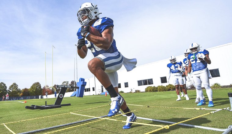 Jugadores de los Colts en los entrenamientos. Foto:@colts