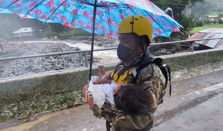 Niños y sus familiares han sido reubicados en los albergues. Foto Mayra Madrid