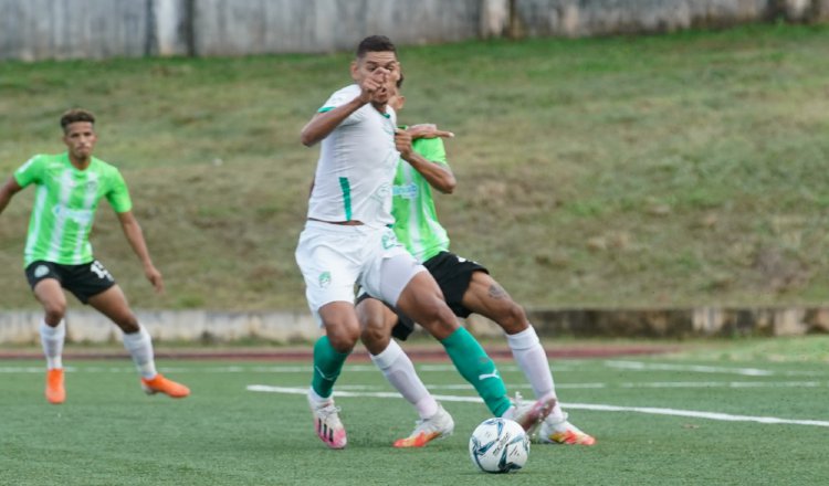 Valentín Pimentel con un pique extraordinario anotó el segundo gol de Costa del Este. Foto:LPF