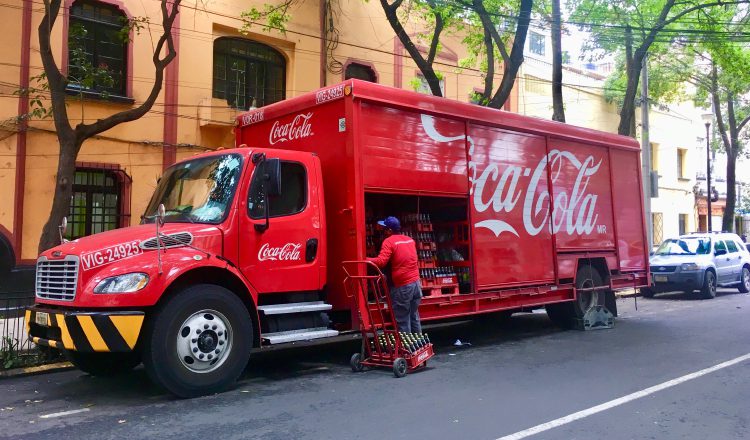 Coca-Cola en octubre anunció la cancelación de 200 marcas. EFE