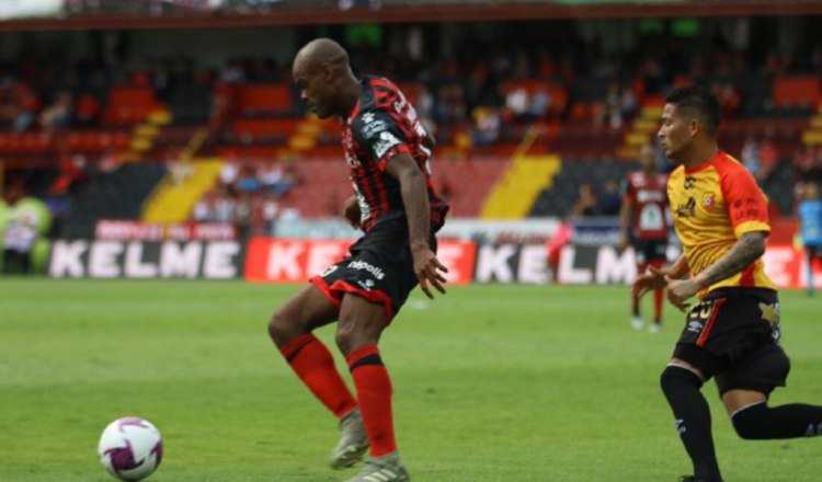 Adolfo Machado, campeón con Alajuelense. Foto:Twitter