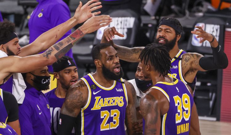 LeBron James es la figura de los Lakers. Foto:EFE